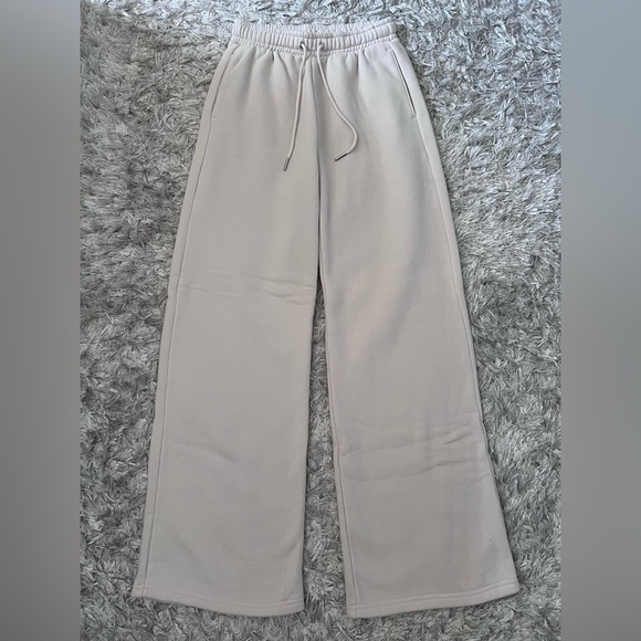 Abercrombie & Fitch Essential Sunday Wide Leg Sweatpants - Picture 2 of 4